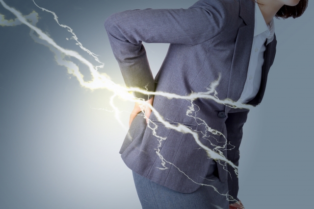 【そのぎっくり腰、放置は危険】骨盤の歪みが原因？喜多見で根本改善